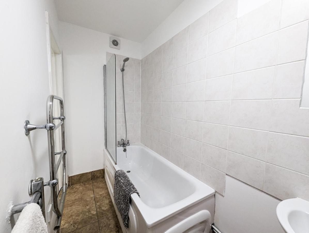 Cozy Central Apartments - With Private Kitchens & Bathrooms Portsmouth Exterior photo